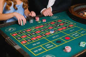 Studio kasino langsung Money Train dengan dealer profesional