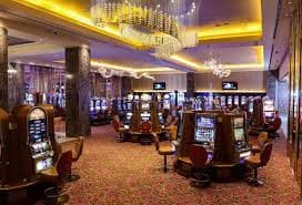 Slip Multi-Bet menampilkan taruhan gabungan dengan kalkulator potensi kemenangan